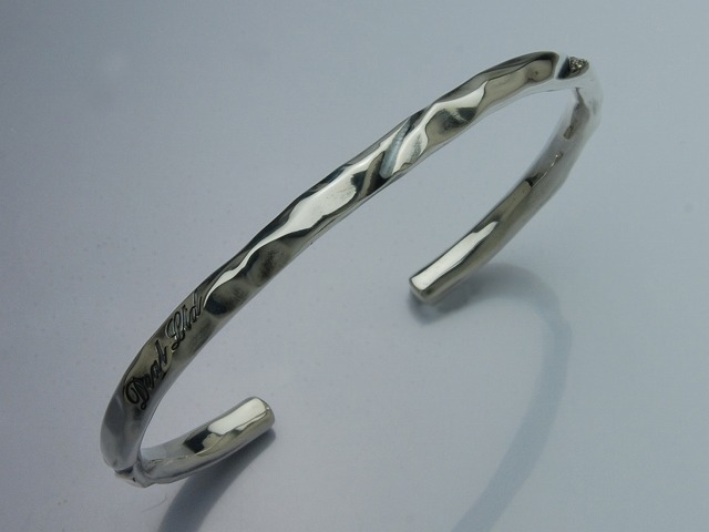 DEAL DESIGN ディールデザイン HAMMERD LINE BANGLE バングル DEAL LTD メンズアクセサリー ロック ギフト  シルバー950 シルバーアクセサリー 銀 SV950 ブリタニアシルバー ブレスレット シルバーバングル 腕輪 バイカー 老舗ブランド 有名ブランド  人気 アクセサリー ...