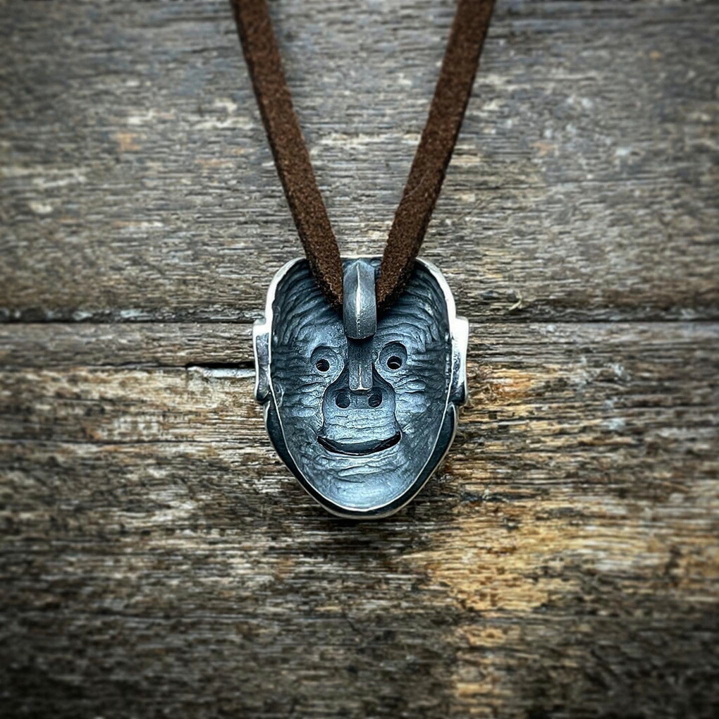 聖 HIJIRI 大飛出 おおとびでの面のペンダント Noh mask “O-tobide