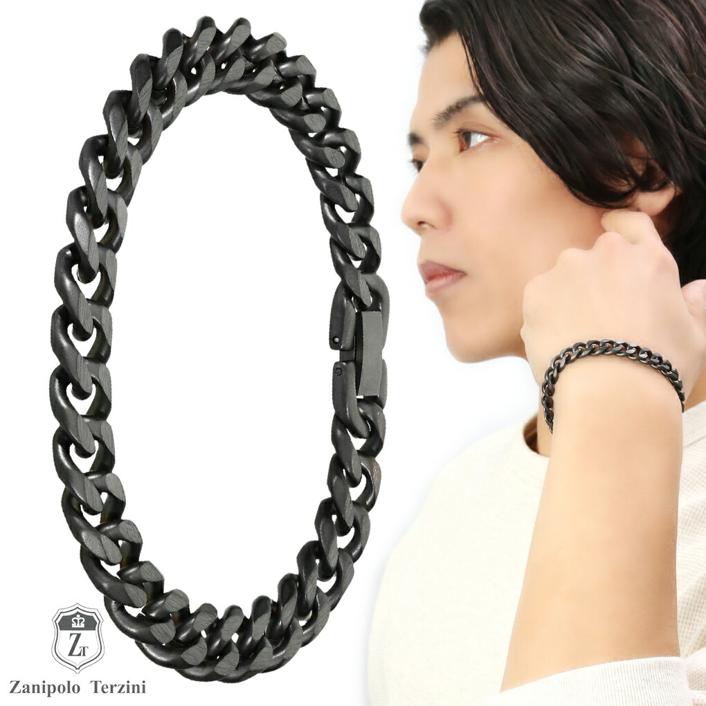 深みのあるブラックカラーが印象的なチェーンブレスレット。 シンプルでありながら、マットな質感と重量感が格を感じさせる。 手首にしっかりとしたボリュームを与えます。 『サージカルステンレス』は200種類
